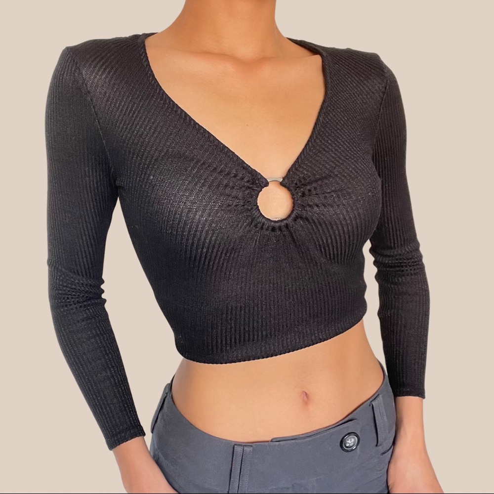 🖤 Black long sleeve blouse, o-ring detail 🖤